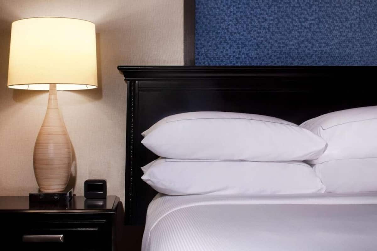 Hochwertige Bettwaren, Daunenbettdecken, Pillowtop-Betten, Zimmersafe