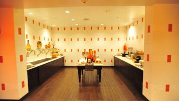 Daily full breakfast for a fee