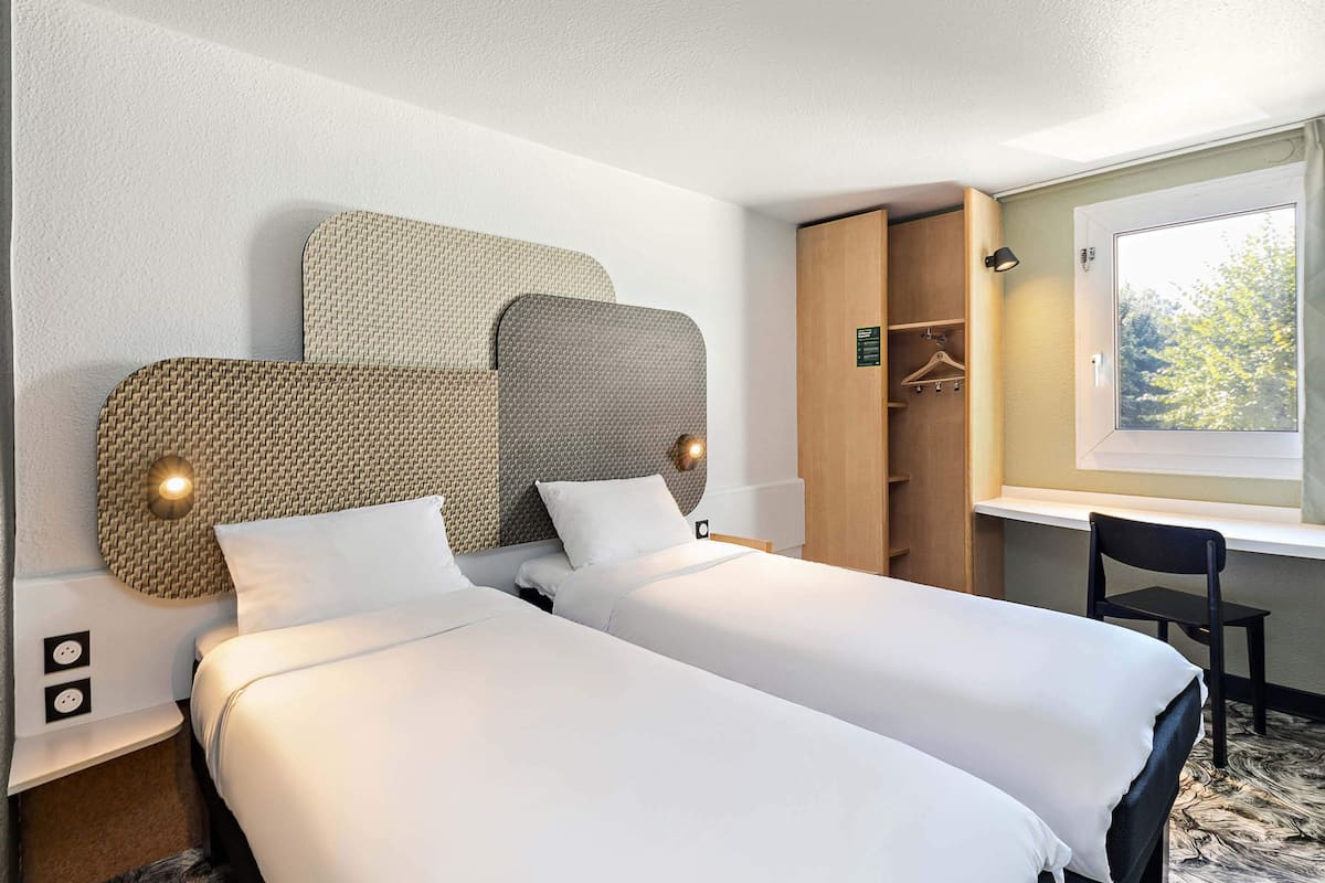 Phòng, không hút thuốc | Bộ đồ giường cao cấp, bàn, màn/rèm cản sáng, phòng cách âm