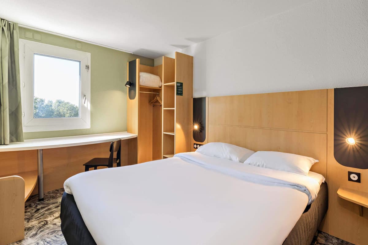 Phòng đôi Superior, không hút thuốc | Bộ đồ giường cao cấp, bàn, màn/rèm cản sáng, phòng cách âm