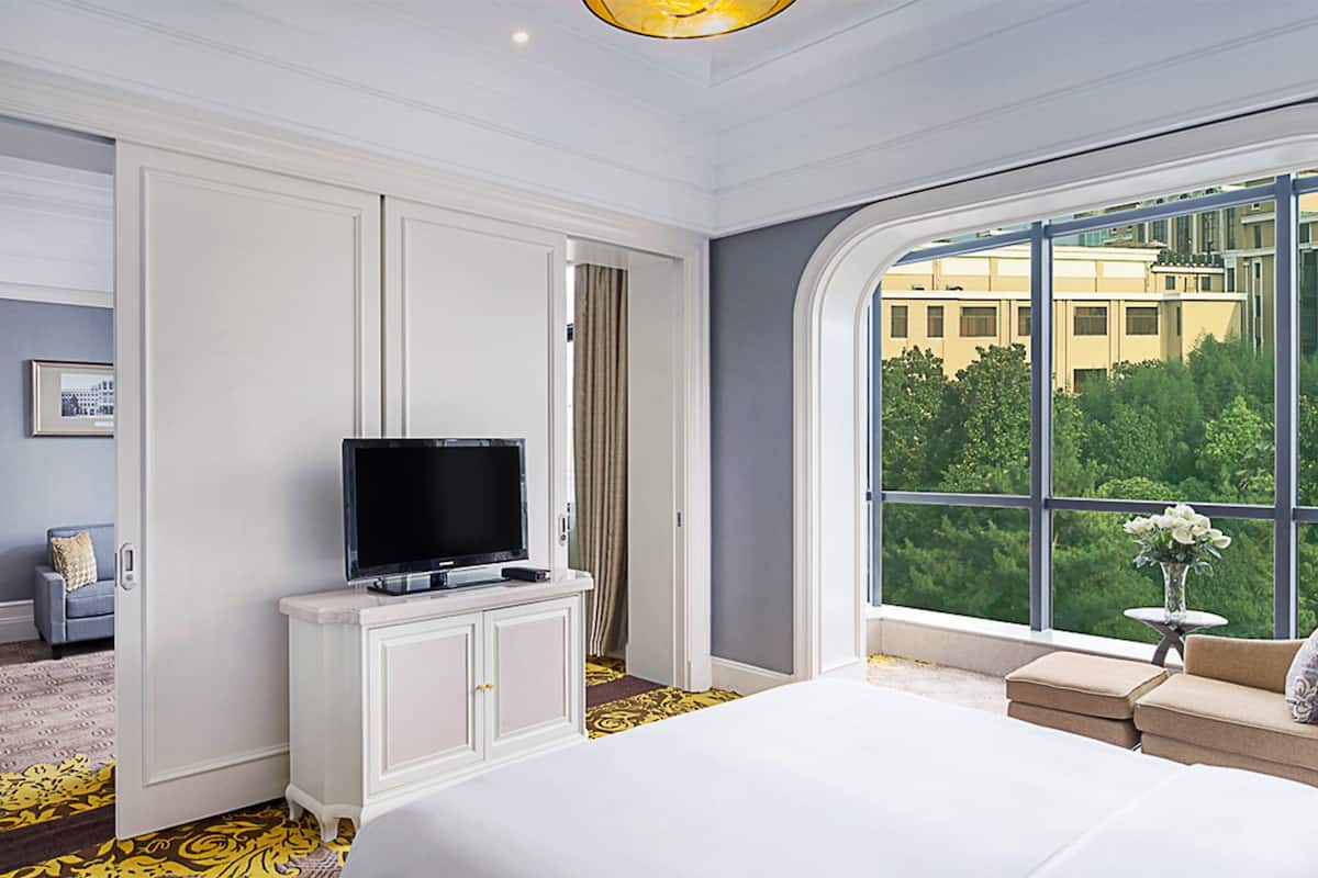 1 bedroom, down duvets, minibar, in-room safe