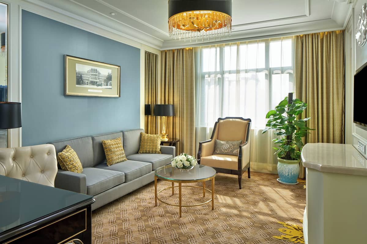Suite, 1 Bedroom, Club Lounge Access (Lounge Access) | 1 bedroom, down comforters, minibar, in-room safe