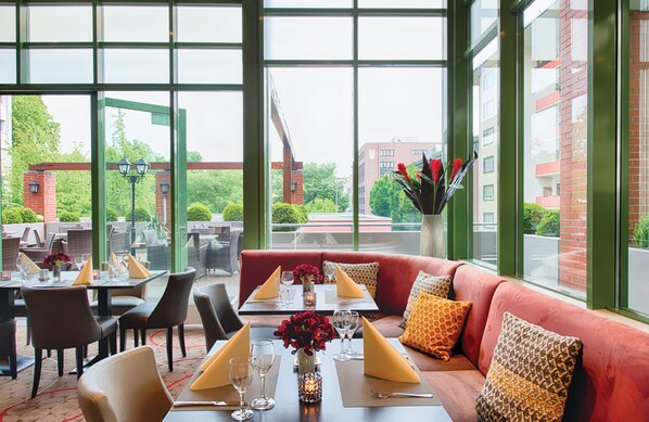 Breakfast, lunch, dinner served; al fresco dining 