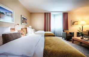 In-room safe, desk, blackout curtains, soundproofing - Leonardo Hotel Mannheim City Center (Mannheim)