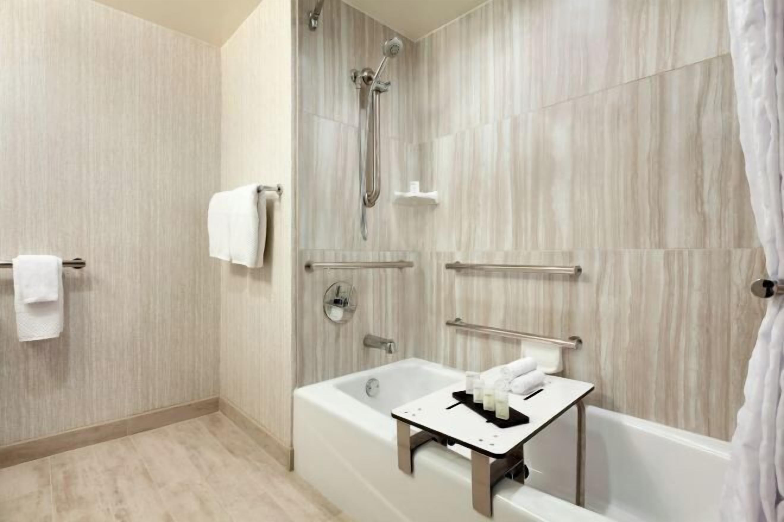 浴室 | 免费洗浴用品、吹风机、毛巾