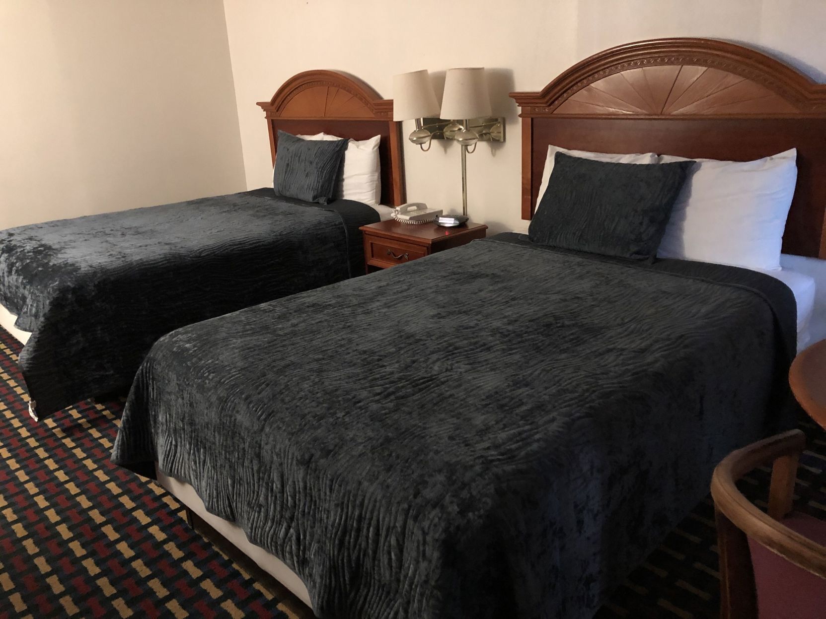 مكتب وواي فاي مجانًا وملاءات أسرّة