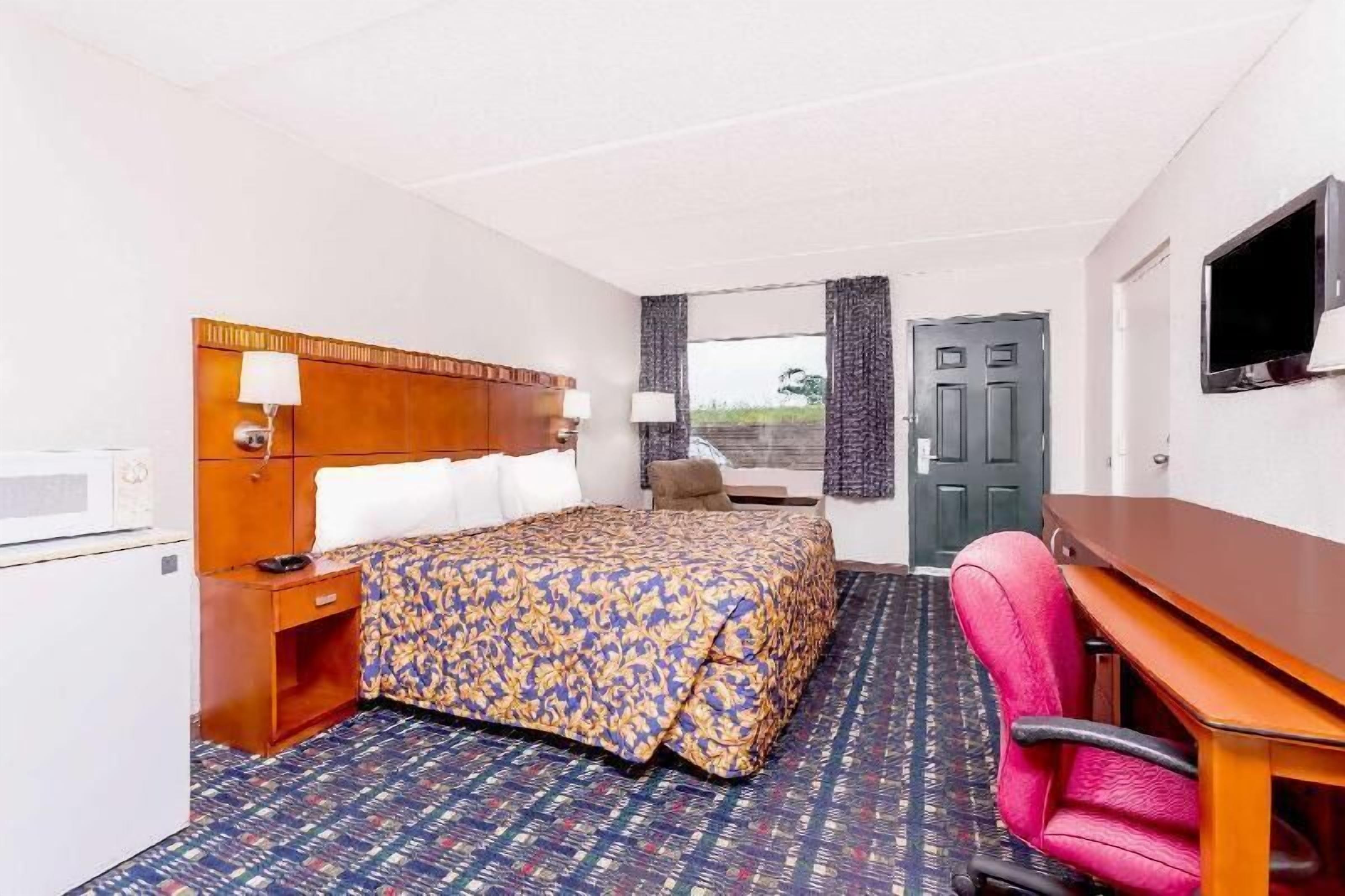 مكتب وواي فاي مجانًا وملاءات أسرّة