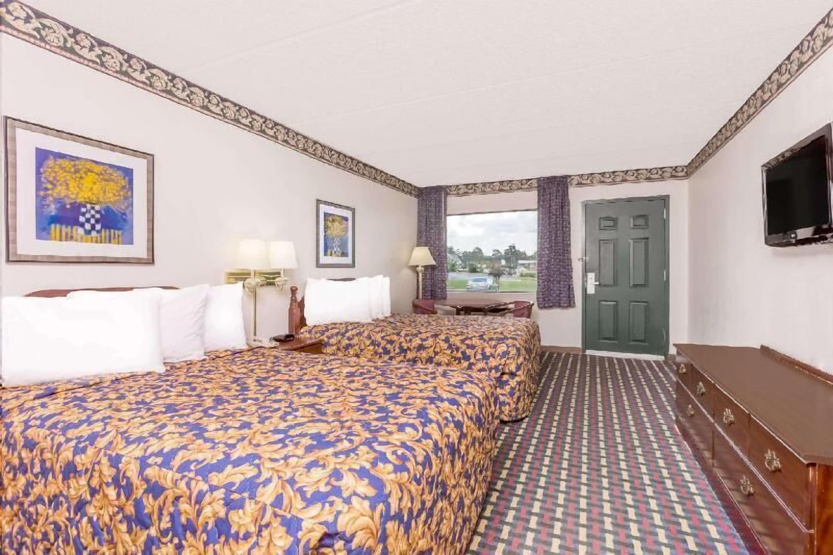 مكتب وواي فاي مجانًا وملاءات أسرّة