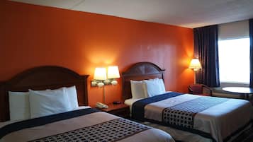 Quarto casal, 2 camas de casal, para fumantes | Escrivaninha, Wi-Fi de cortesia, roupa de cama