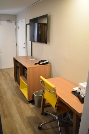 Caja de seguridad en la habitación y escritorio 