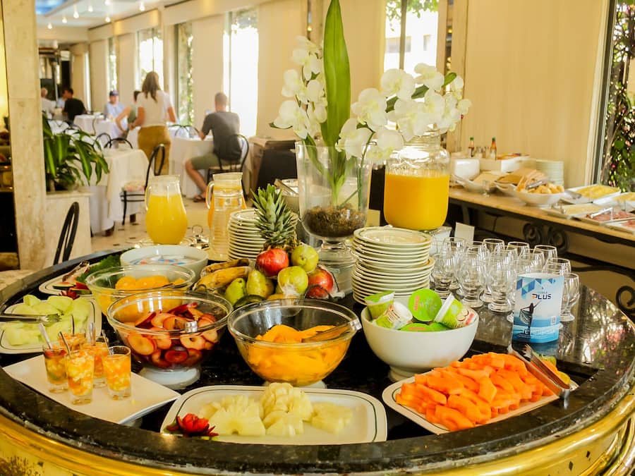 Ilmainen päivittäinen buffetaamiainen