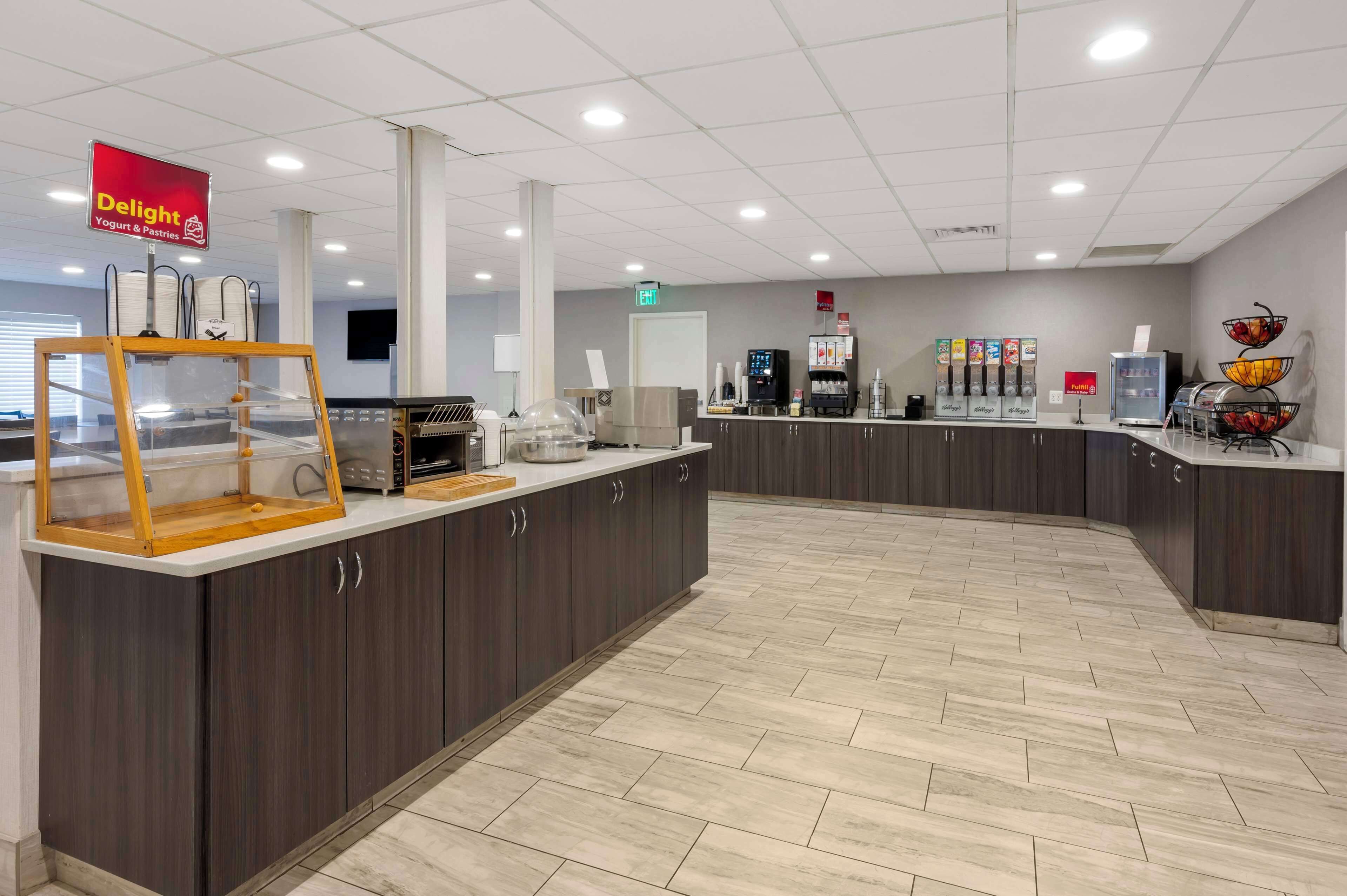 free daily full breakfast