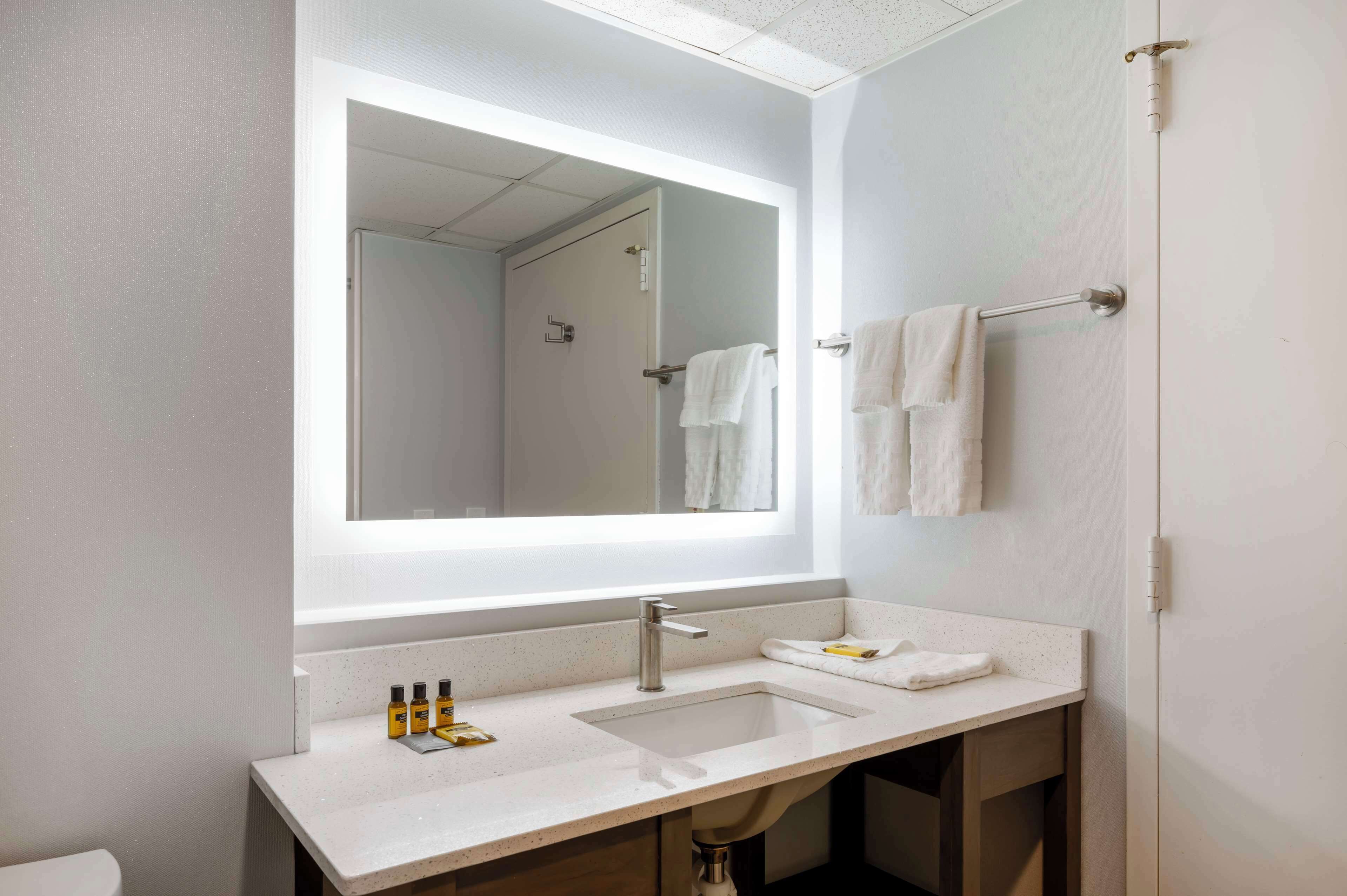 combined shower/bathtub, free toiletries, hair dryer, towels