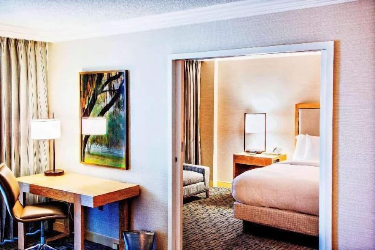 Premium bedding, in-room safe, desk, laptop workspace