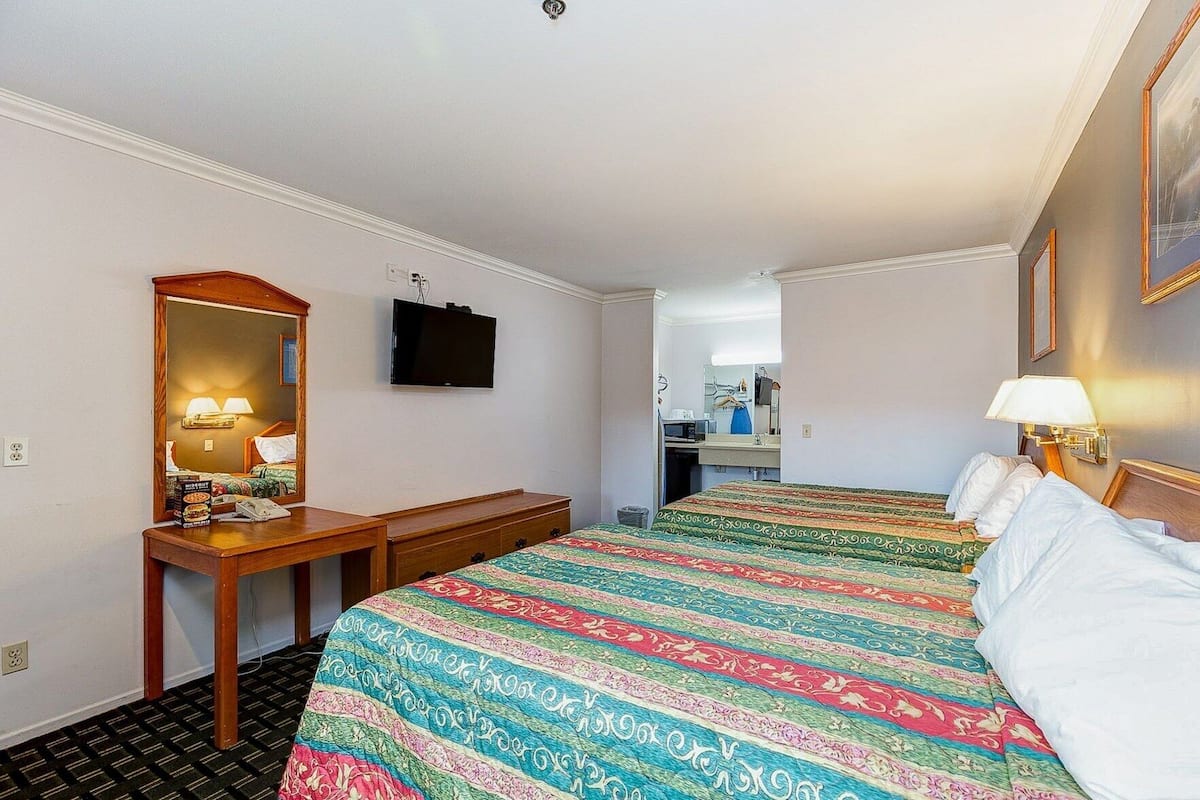 Desk, iron/ironing board, WiFi (free), bed sheets