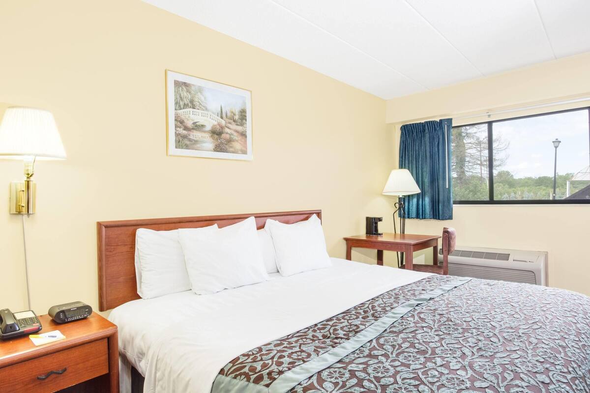 Double Room, Accessible | Soundproofing, iron/ironing board, WiFi (free), bed sheets