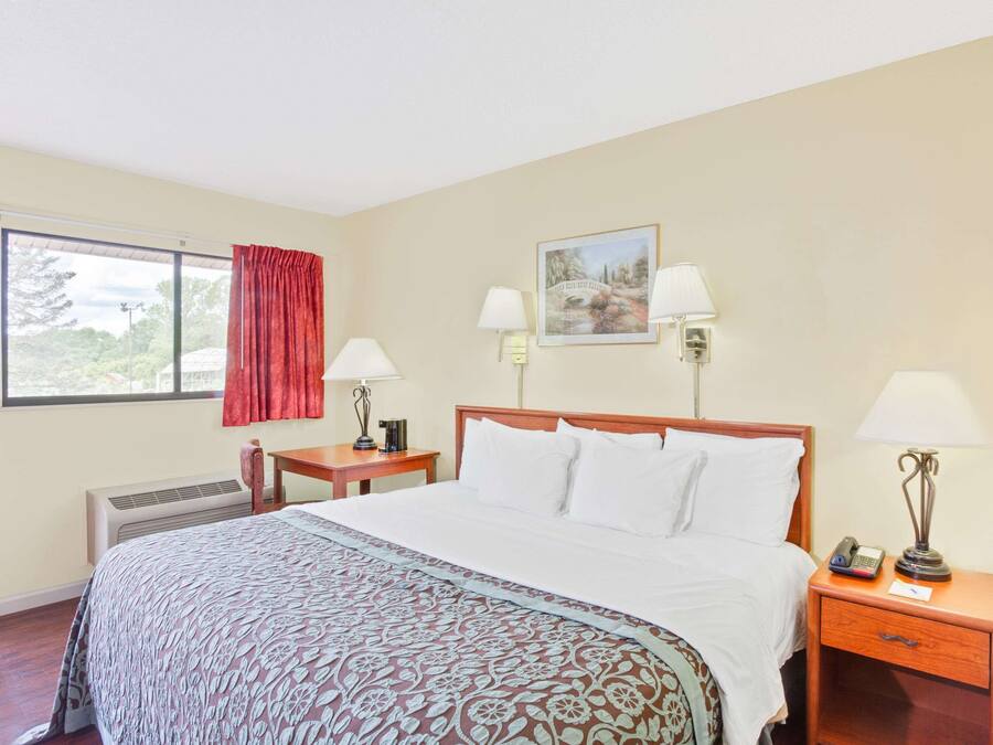 Insonorización, tabla de planchar con plancha y wifi gratis