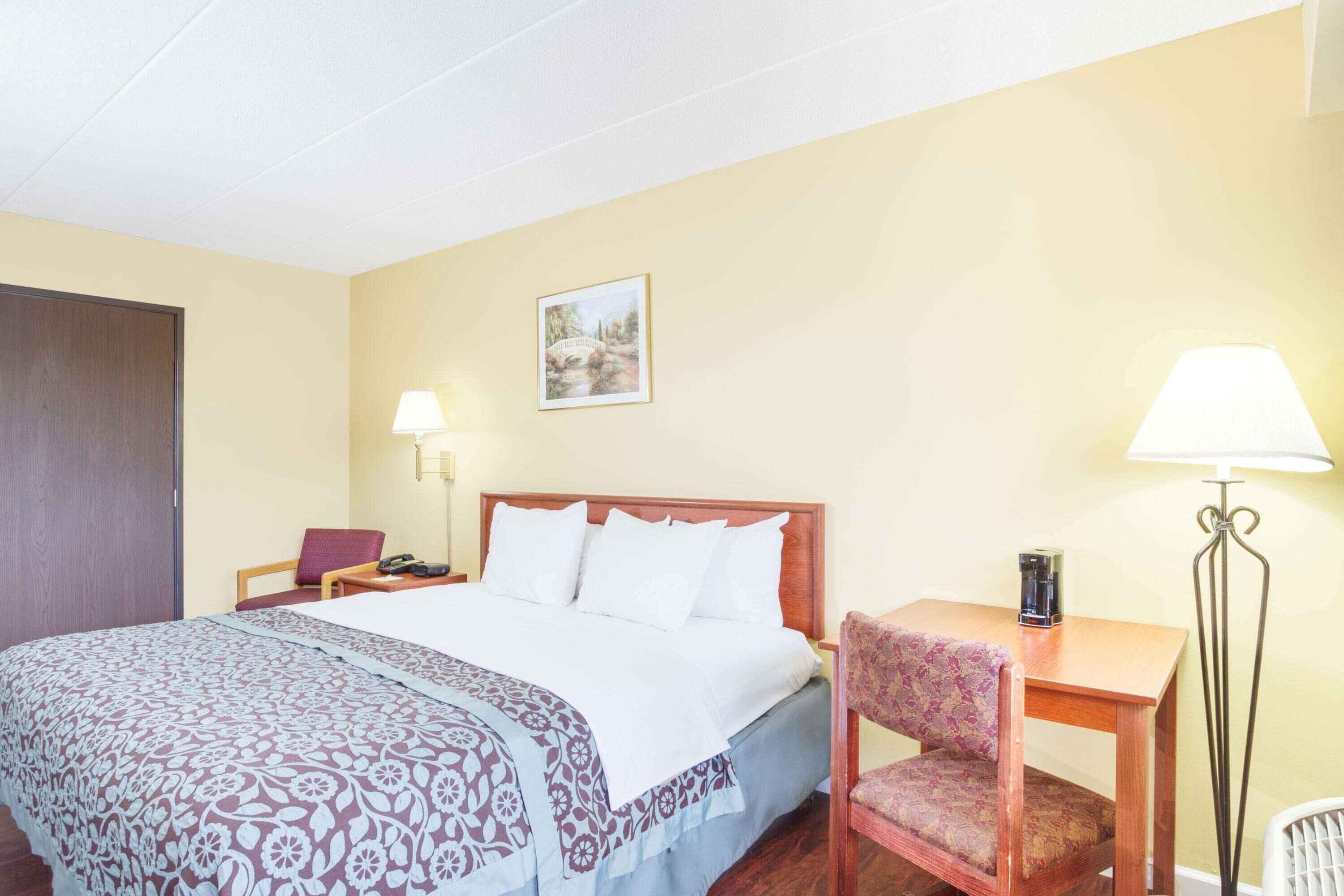 Soundproofing, iron/ironing board, WiFi (free), bed sheets