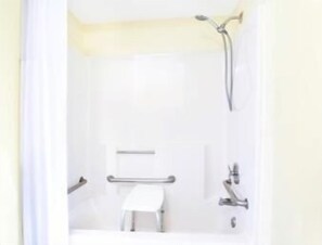 Queen Bedroom | Bathroom shower