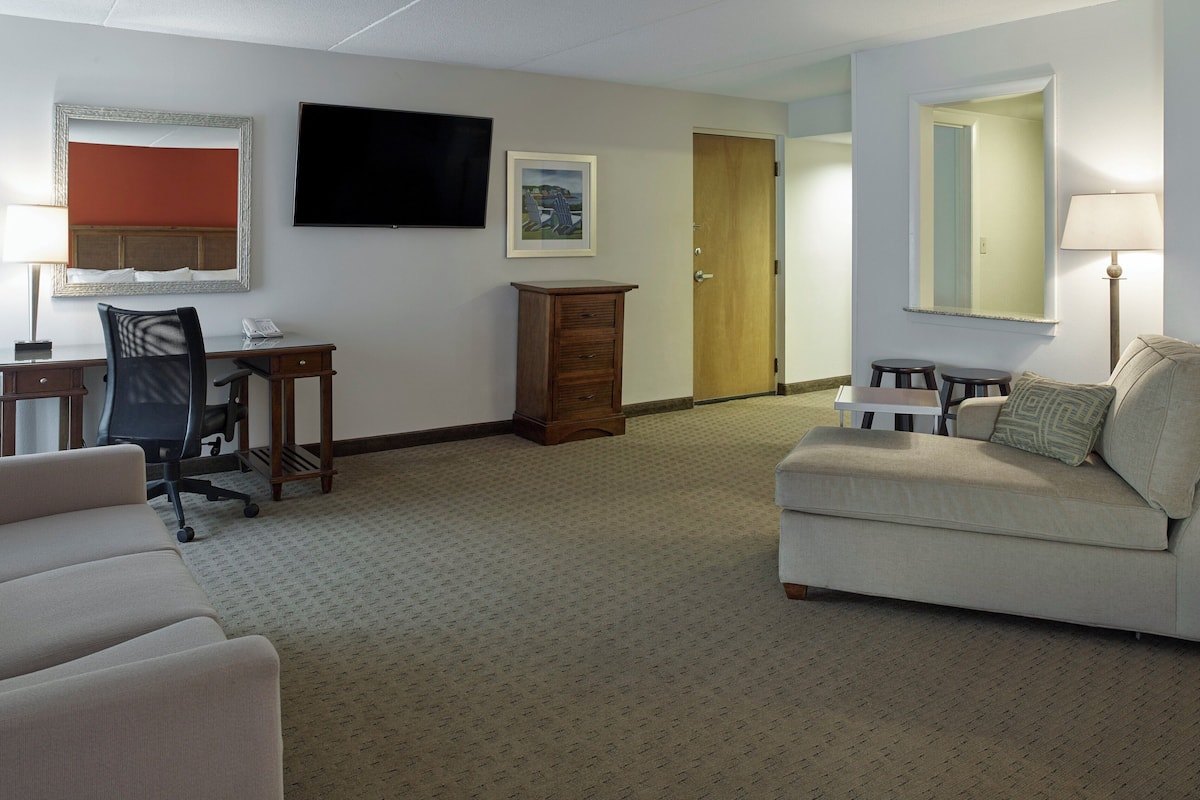 in-room safe, desk, laptop workspace, iron/ironing board