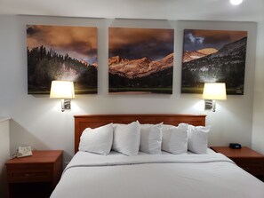 Desk, laptop workspace, blackout curtains, iron/ironing board - Days Inn by Wyndham Bishop (Bishop)