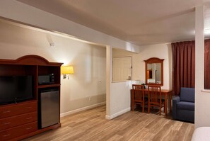 Studio Suite, 1 Queen Bed with Sofa bed, Non Smoking | Desk, laptop workspace, blackout drapes, iron/ironing board - Days Inn by Wyndham Bishop (Bishop)