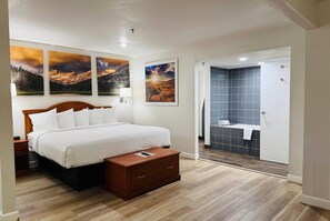 Desk, laptop workspace, blackout drapes, iron/ironing board - Days Inn by Wyndham Bishop (Bishop)