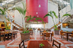 Café da manhã, almoço e jantar; culinária mexicana 