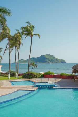 Outdoor pool, sun loungers