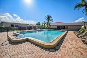 Outdoor pool, pool umbrellas, sun loungers