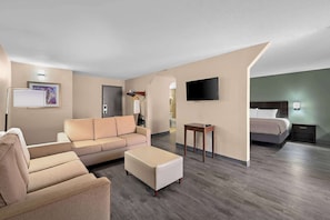 1 King Bed Studio w/ Sofa-Bed Non Smoking | Premium bedding, down comforters, desk, laptop workspace