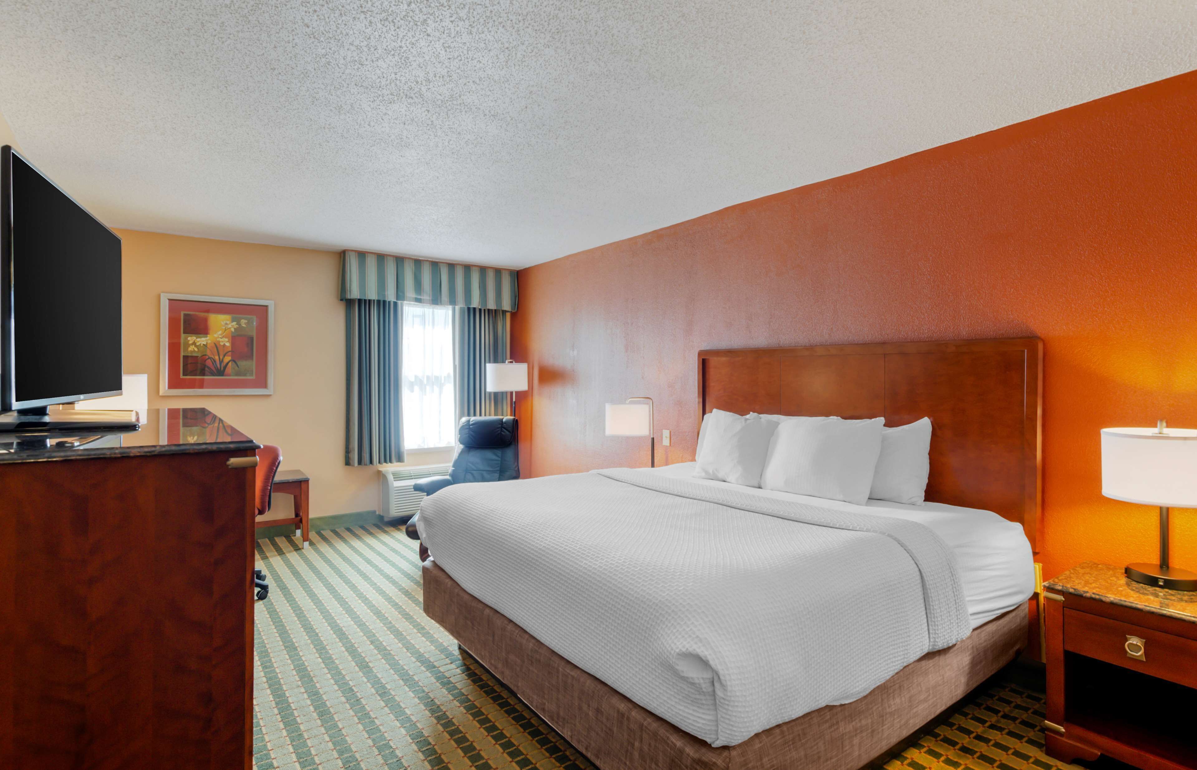 In-room safe, desk, laptop workspace, blackout drapes