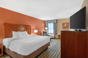 Standard Room, 1 King Bed, Non Smoking | In-room safe, desk, laptop workspace, blackout drapes