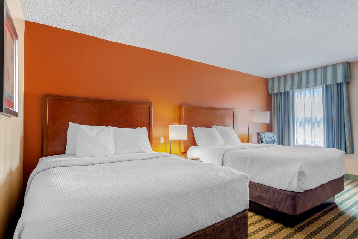 Caja de seguridad en la habitación y escritorio