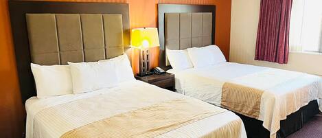 Skrivebord, wi-fi (inkludert) og sengetøy