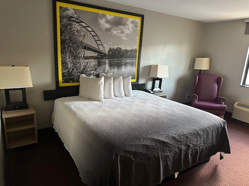 Super 8 by Wyndham Fort Scott