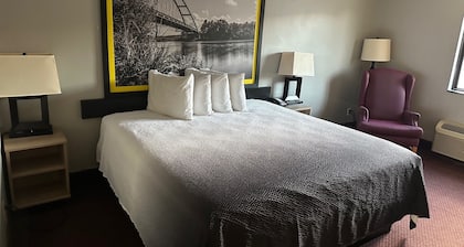 Super 8 by Wyndham Fort Scott