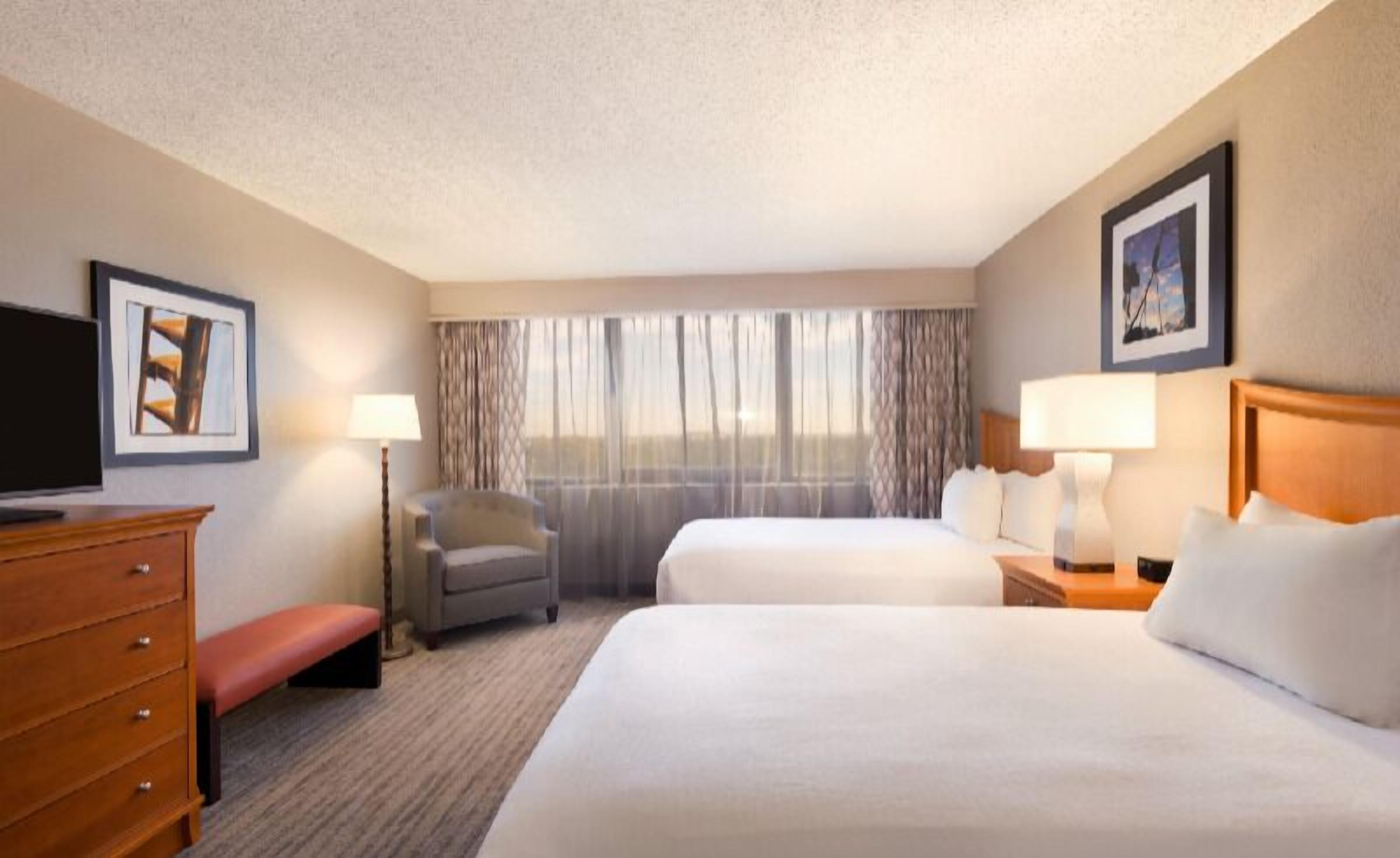 Premium bedding, in-room safe, desk, iron/ironing board