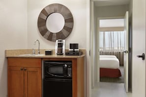 1 Schlafzimmer, hochwertige Bettwaren, Zimmersafe, Schreibtisch