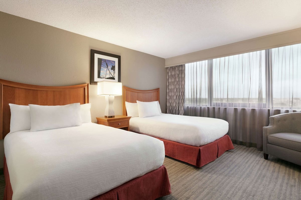 Premium bedding, in-room safe, desk, iron/ironing board