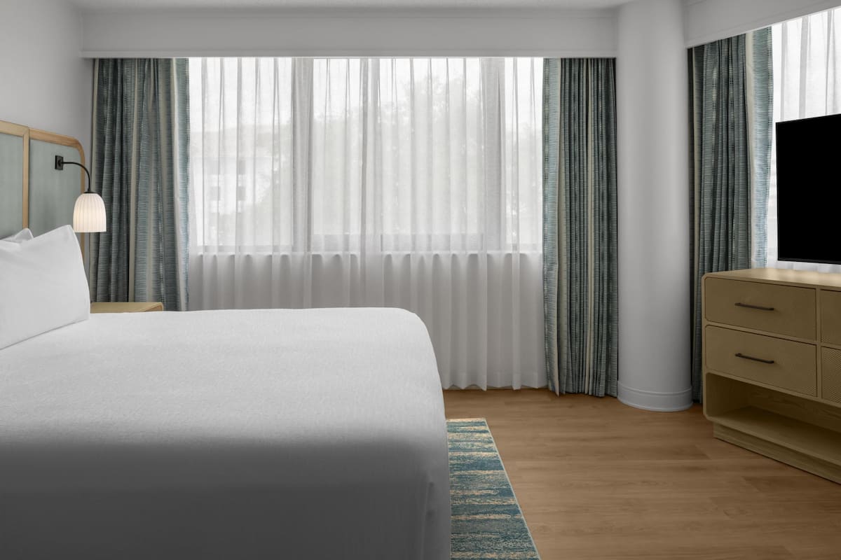 Premium bedding, in-room safe, desk, iron/ironing board