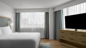 Premium Suite, 1 King Bed with Sofa bed, Non Smoking, Corner (2 Rooms) - Embassy Suites by Hilton Orlando International Dr ICON Park (Orlando)