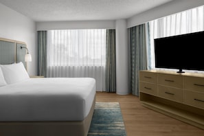 Suíte, 1 cama King e sofá-cama, acessível, banheira | Roupas de cama premium, cofres nos quartos, escrivaninha
