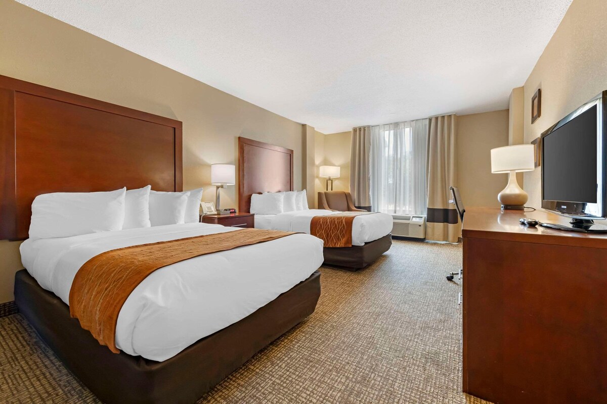 In-room safe, desk, blackout curtains, soundproofing