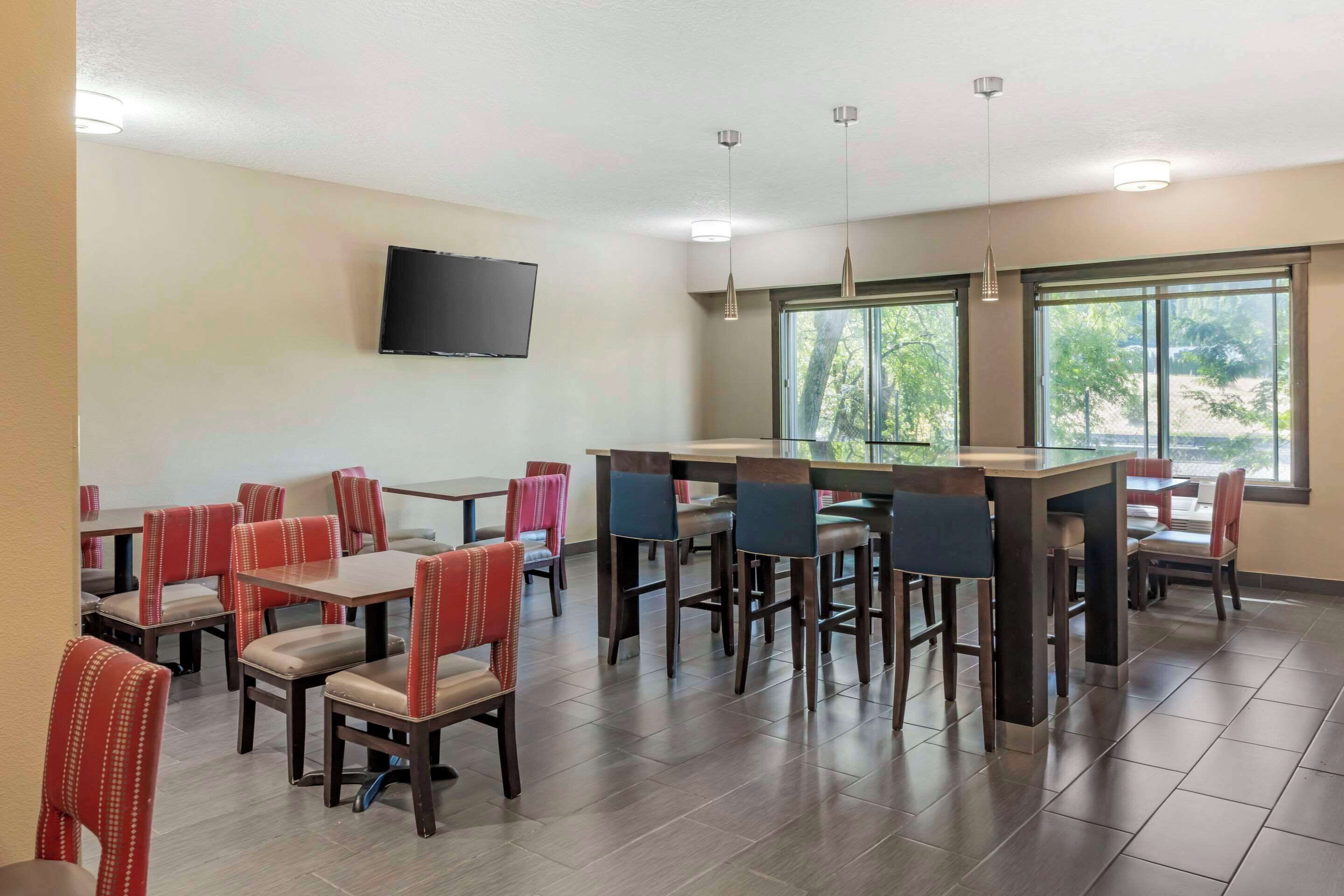 Free daily continental breakfast