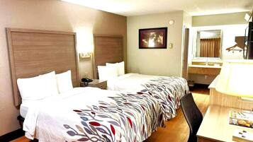 Kamar Deluks, 2 Tempat Tidur Double (Smoke Free) | Seprai premium, meja kerja, dan ruang kerja ramah laptop