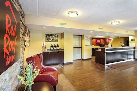Lobby. Red Roof Inn Washington DC - Columbia/ Fort Meade