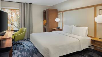 Daunenbettdecken, Schreibtisch, Verdunkelungsvorhänge