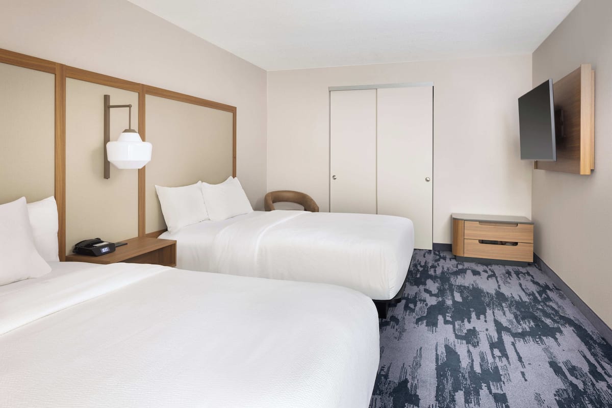 1 bedroom, down duvets, desk, blackout curtains