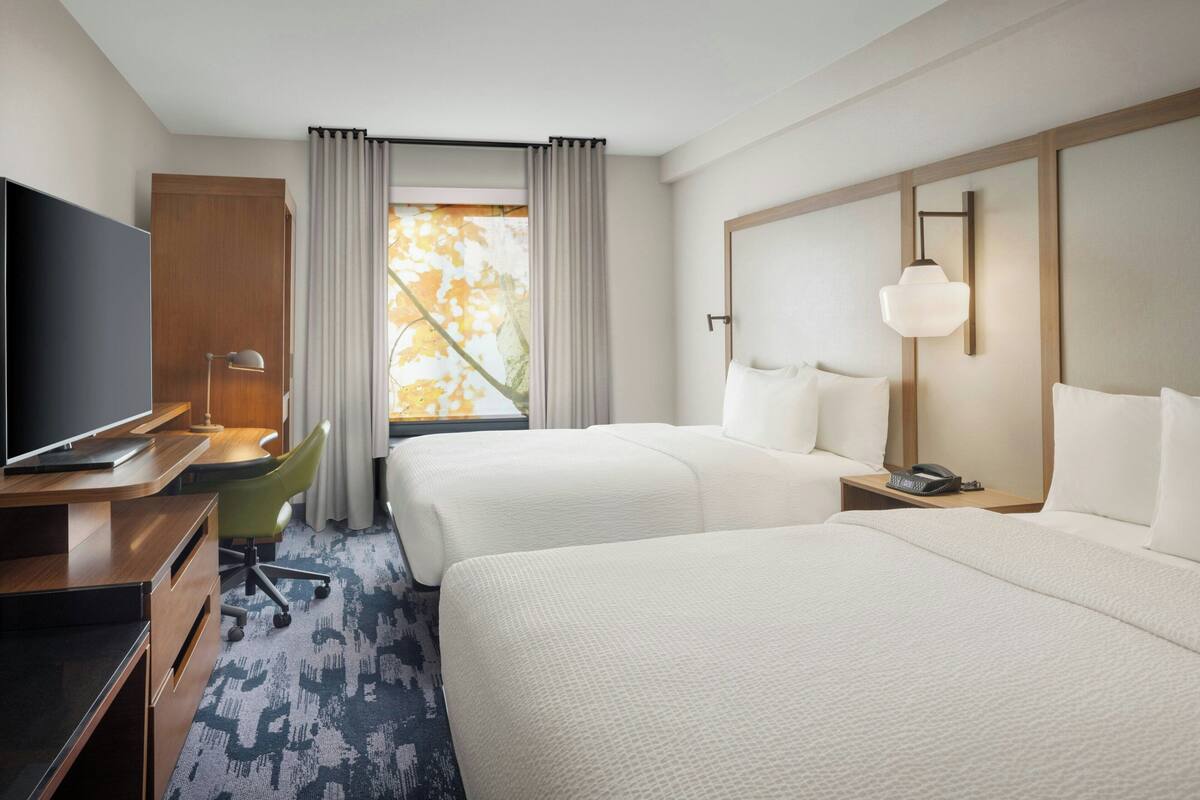 1 bedroom, down comforters, desk, blackout drapes